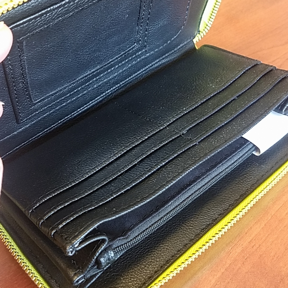 Betsey Johnson bow zip around wallet NWT - Picture 4 of 5